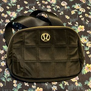 Lulu Lemon Everywhere Belt Bag 1L Quilted Velour